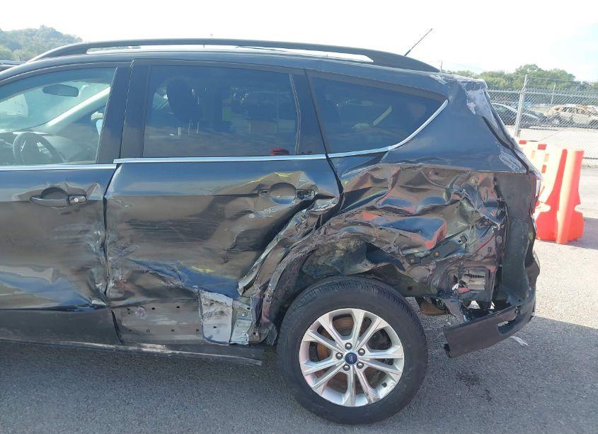 Photo 6 of 2018 Ford Escape SE (VIN 1FMCU0GD1JUB43037)