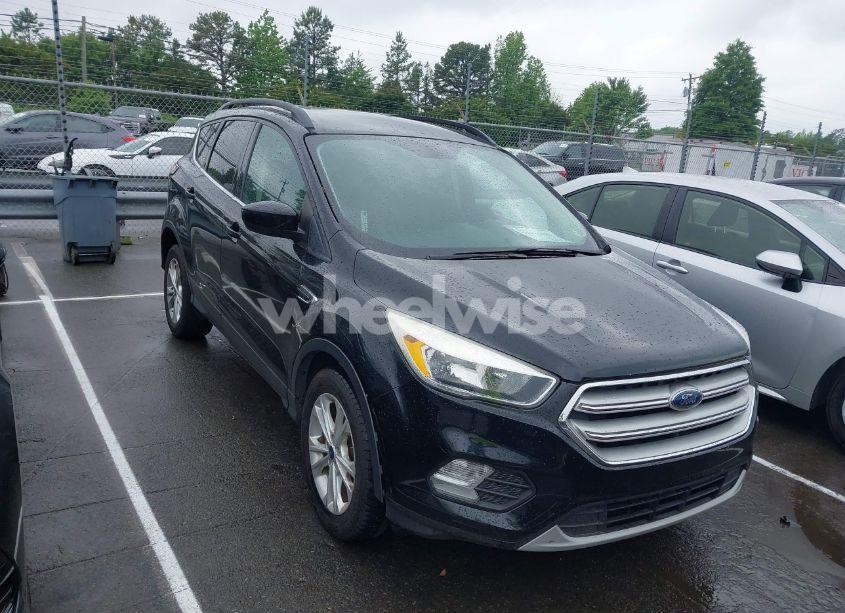 2018 Ford Escape SE (VIN 1FMCU0GD1JUB62025) main photo