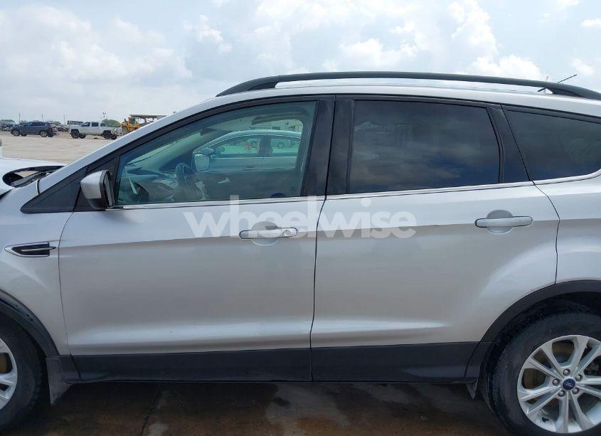 Photo 15 of 2018 Ford Escape SE (VIN 1FMCU0GD1JUB85448)