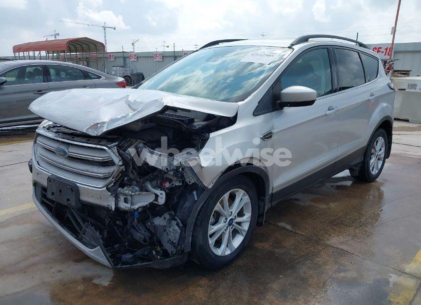 Photo 2 of 2018 Ford Escape SE (VIN 1FMCU0GD1JUB85448)
