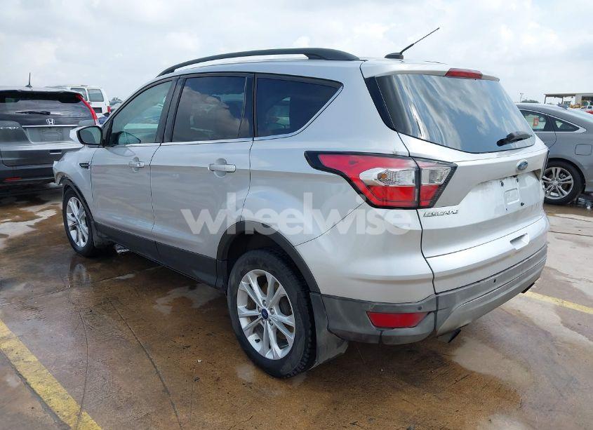 Photo 3 of 2018 Ford Escape SE (VIN 1FMCU0GD1JUB85448)