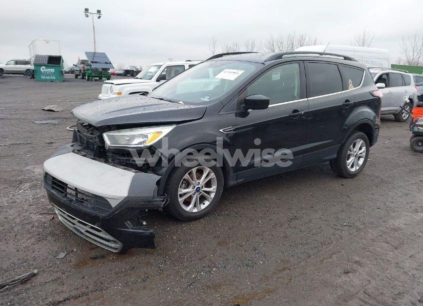 Photo 2 of 2018 Ford Escape SE (VIN 1FMCU0GD1JUB95087)