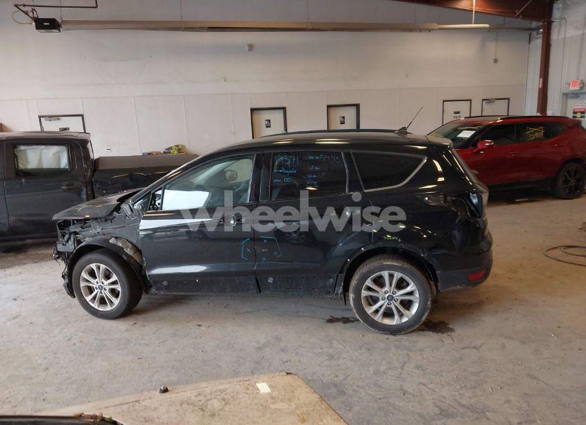 Photo 15 of 2018 Ford Escape SE (VIN 1FMCU0GD1JUC32428)