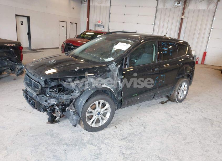 Photo 2 of 2018 Ford Escape SE (VIN 1FMCU0GD1JUC32428)