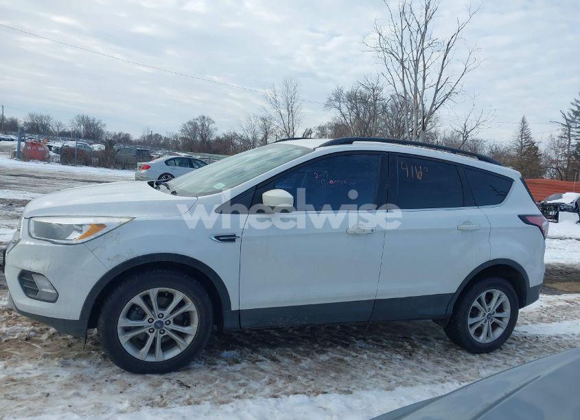 Photo 14 of 2018 Ford Escape SE (VIN 1FMCU0GD1JUC48757)