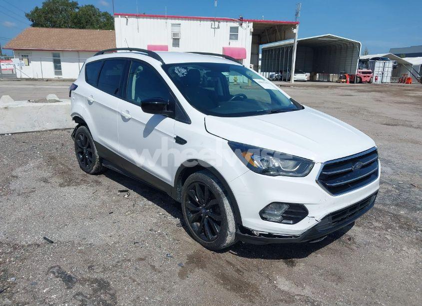 2018 Ford Escape SE (VIN 1FMCU0GD1JUD28186) main photo