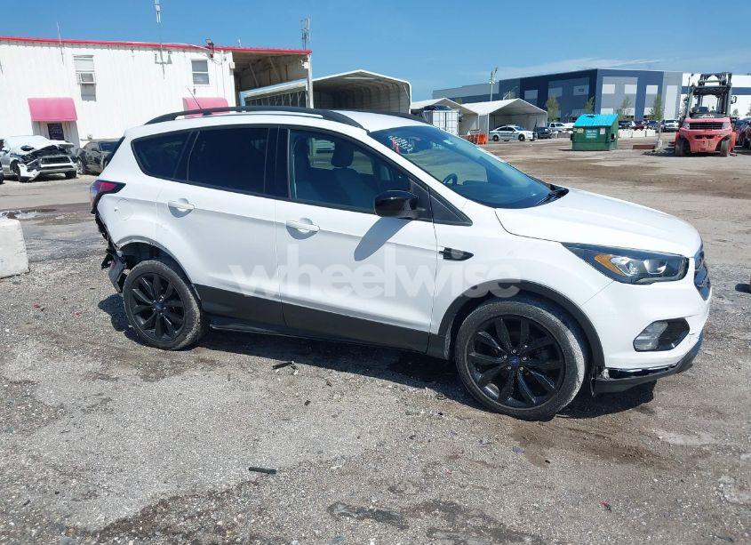 Photo 14 of 2018 Ford Escape SE (VIN 1FMCU0GD1JUD28186)