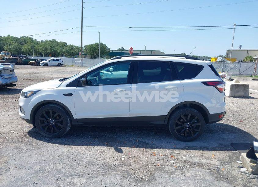 Photo 15 of 2018 Ford Escape SE (VIN 1FMCU0GD1JUD28186)