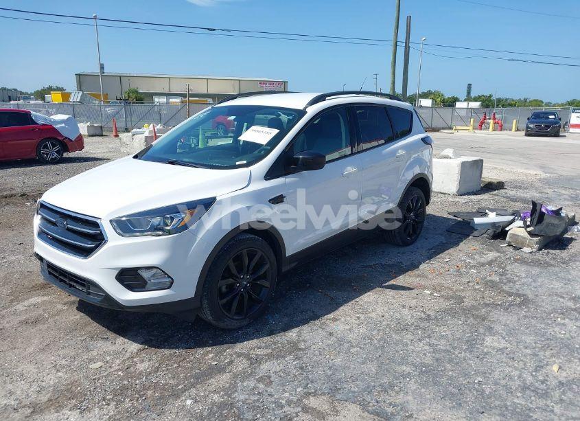 Photo 2 of 2018 Ford Escape SE (VIN 1FMCU0GD1JUD28186)