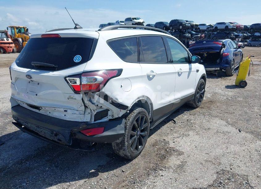 Photo 4 of 2018 Ford Escape SE (VIN 1FMCU0GD1JUD28186)