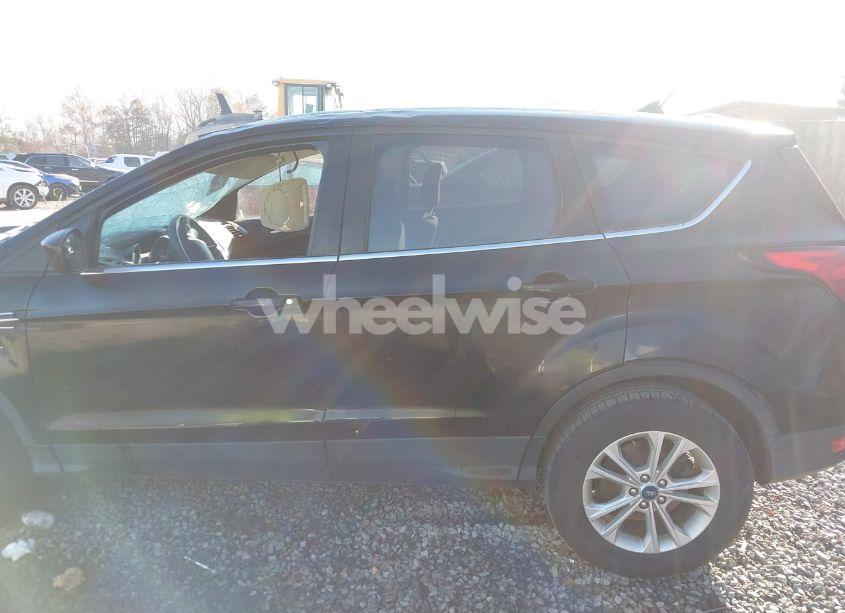 Photo 14 of 2019 Ford Escape SE (VIN 1FMCU0GD1KUA07539)