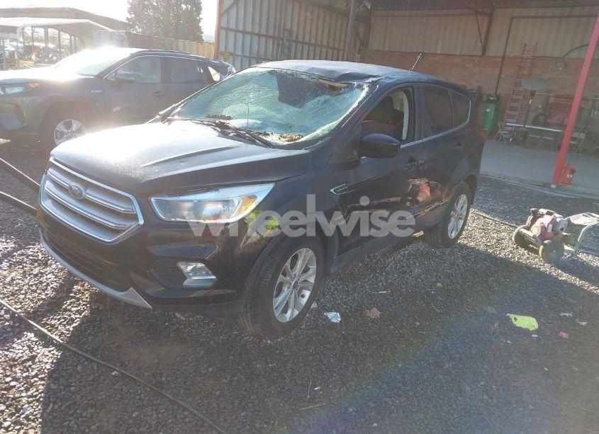 Photo 2 of 2019 Ford Escape SE (VIN 1FMCU0GD1KUA07539)