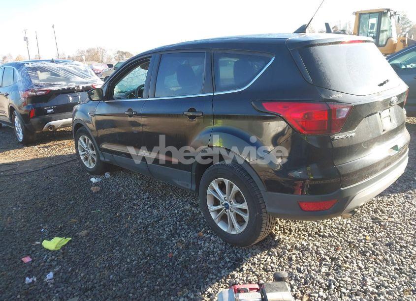 Photo 3 of 2019 Ford Escape SE (VIN 1FMCU0GD1KUA07539)