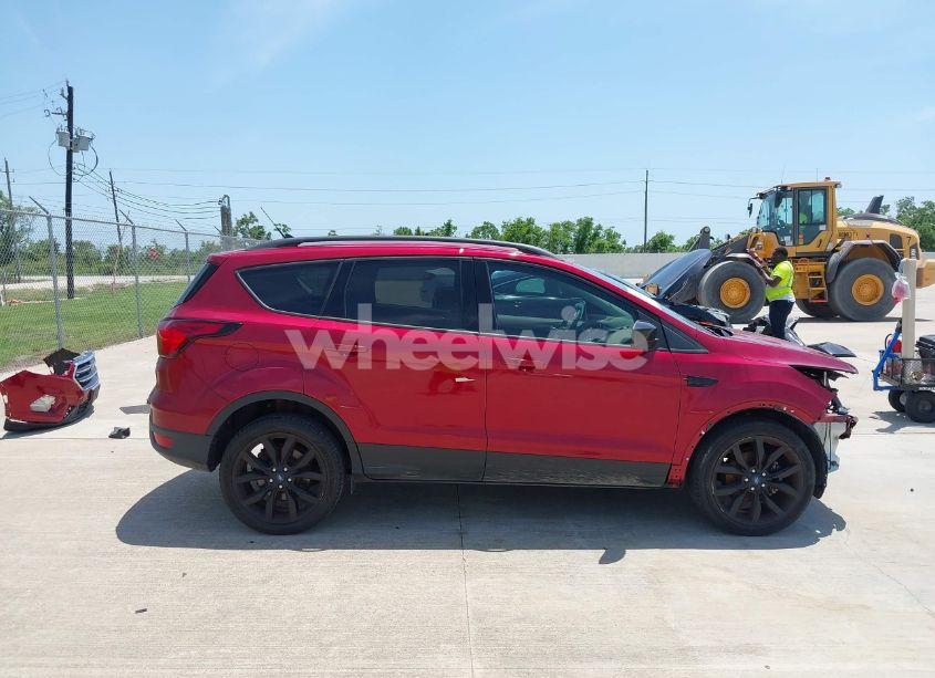 Photo 13 of 2019 Ford Escape SE (VIN 1FMCU0GD1KUA17486)