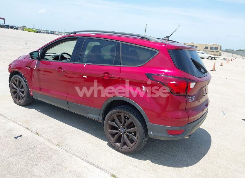 Photo 3 of 2019 Ford Escape SE (VIN 1FMCU0GD1KUA17486)