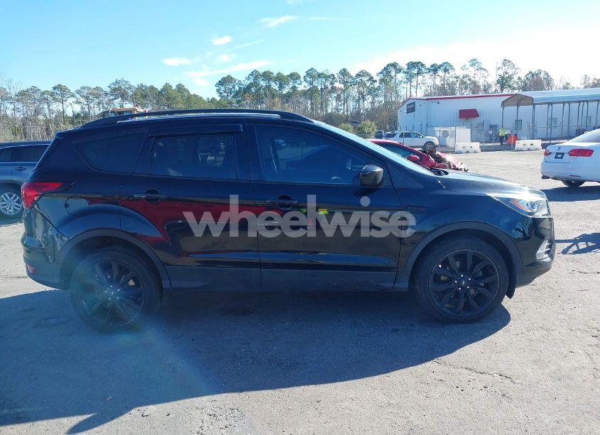 Photo 13 of 2019 Ford Escape SE (VIN 1FMCU0GD1KUB46179)