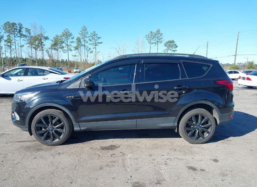 Photo 14 of 2019 Ford Escape SE (VIN 1FMCU0GD1KUB46179)