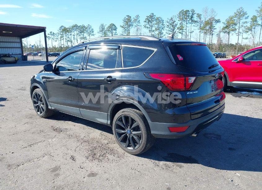 Photo 3 of 2019 Ford Escape SE (VIN 1FMCU0GD1KUB46179)