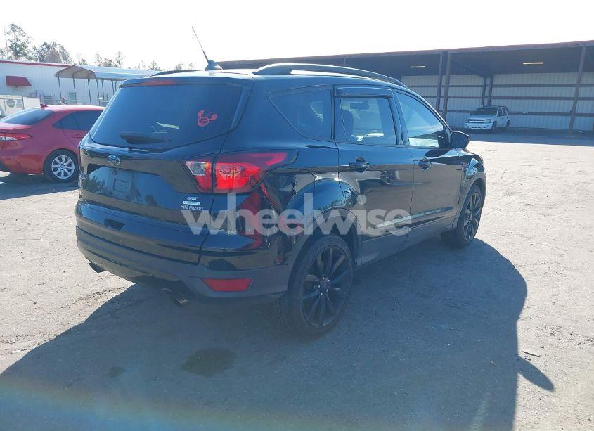 Photo 4 of 2019 Ford Escape SE (VIN 1FMCU0GD1KUB46179)