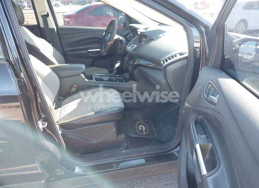 Photo 5 of 2019 Ford Escape SE (VIN 1FMCU0GD1KUB46179)