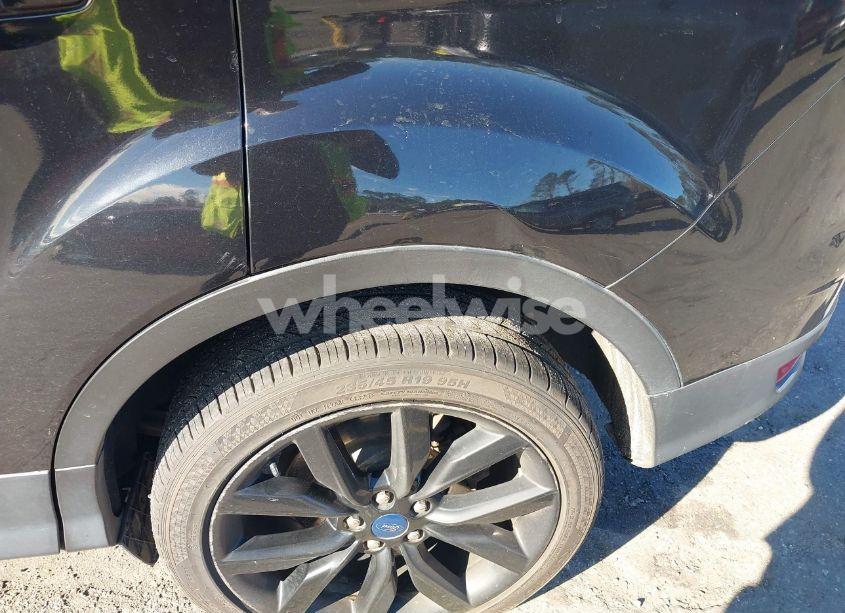 Photo 6 of 2019 Ford Escape SE (VIN 1FMCU0GD1KUB46179)