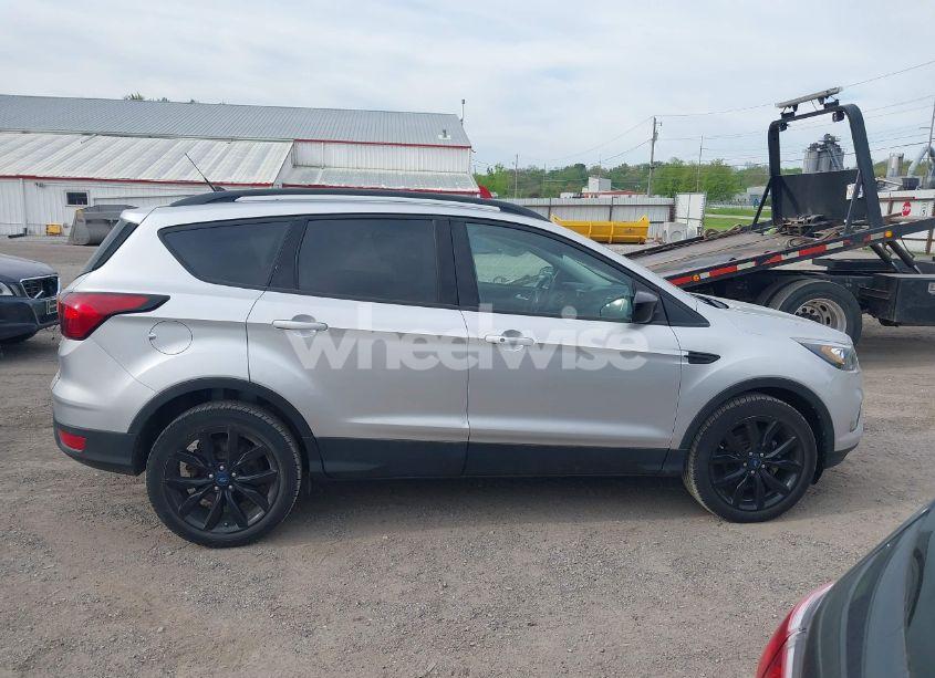Photo 13 of 2019 Ford Escape SE (VIN 1FMCU0GD1KUB64049)