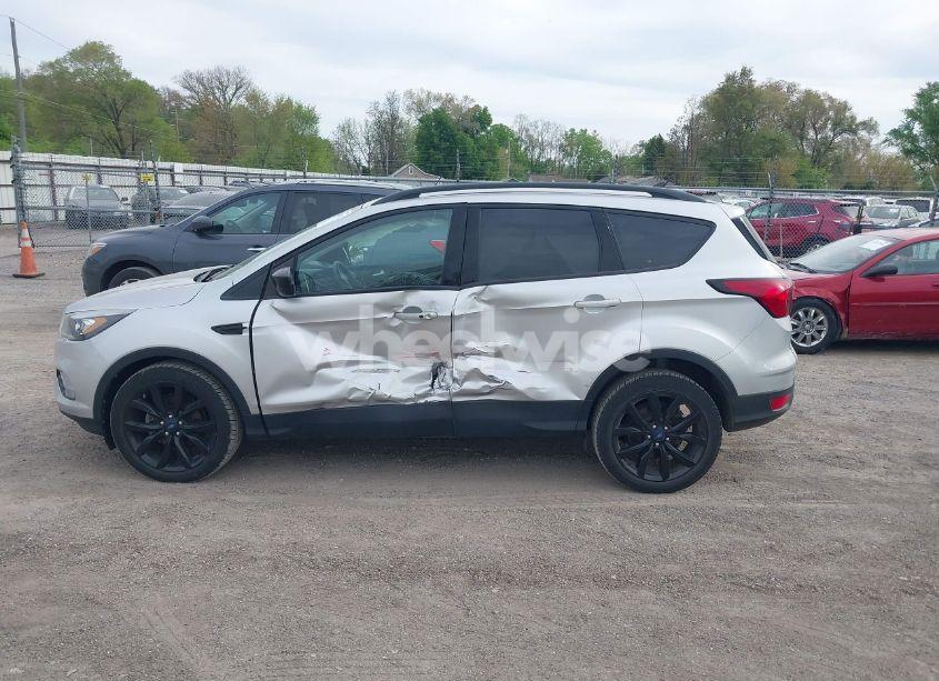 Photo 14 of 2019 Ford Escape SE (VIN 1FMCU0GD1KUB64049)