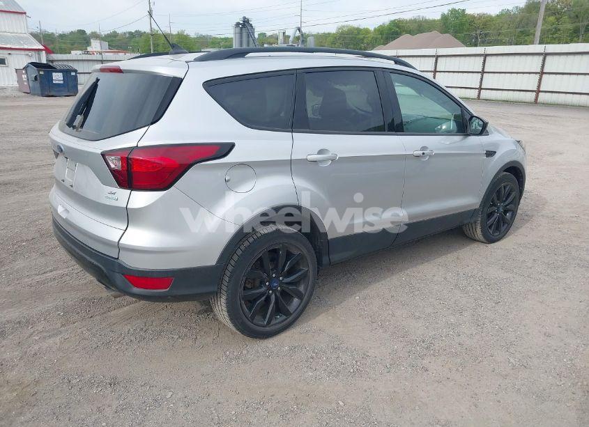 Photo 4 of 2019 Ford Escape SE (VIN 1FMCU0GD1KUB64049)