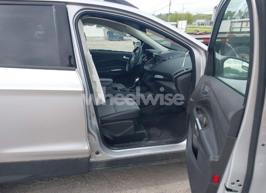 Photo 5 of 2019 Ford Escape SE (VIN 1FMCU0GD1KUB64049)