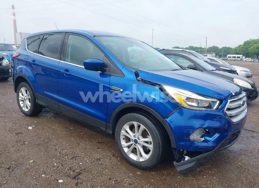 2019 Ford Escape SE (VIN 1FMCU0GD1KUB77058) main photo