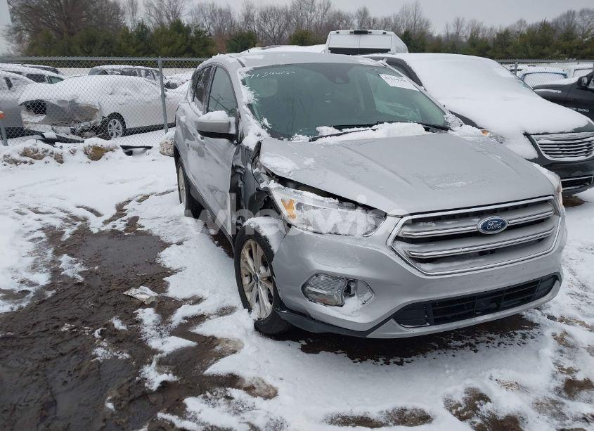 2019 Ford Escape SE (VIN 1FMCU0GD1KUC06817) main photo