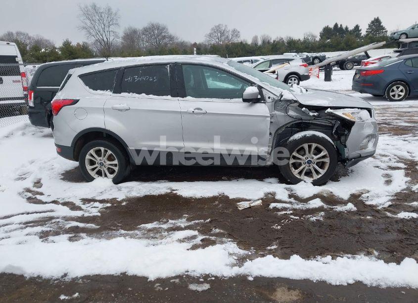 Photo 13 of 2019 Ford Escape SE (VIN 1FMCU0GD1KUC06817)