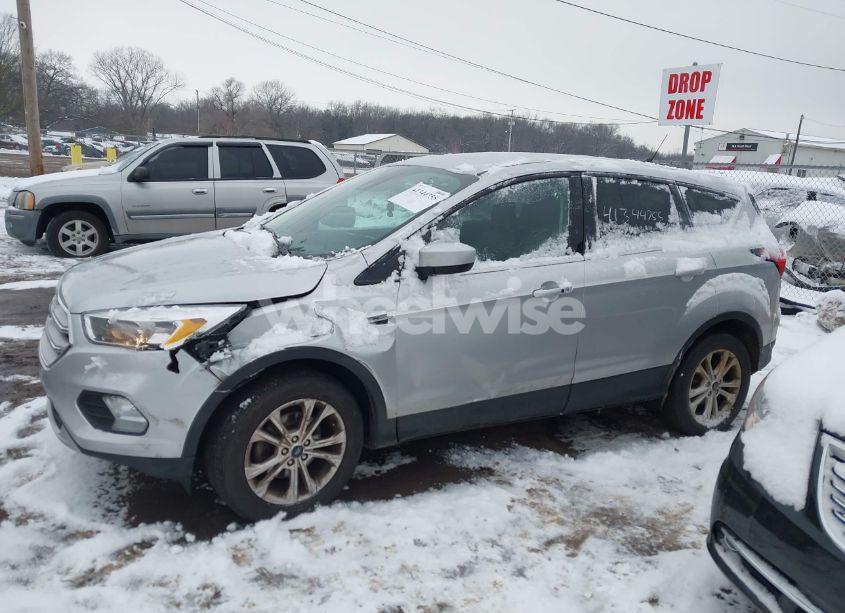 Photo 14 of 2019 Ford Escape SE (VIN 1FMCU0GD1KUC06817)