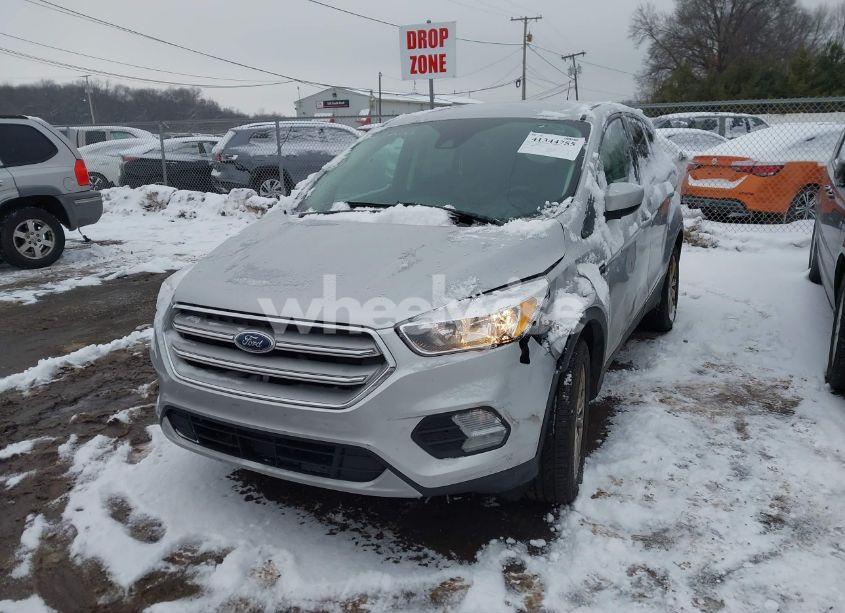 Photo 2 of 2019 Ford Escape SE (VIN 1FMCU0GD1KUC06817)