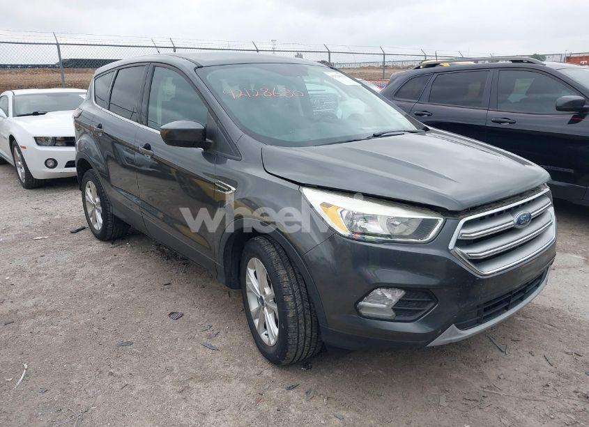 2017 Ford Escape SE (VIN 1FMCU0GD2HUA52739) main photo