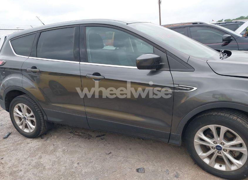 Photo 13 of 2017 Ford Escape SE (VIN 1FMCU0GD2HUA52739)