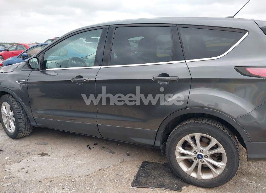 Photo 14 of 2017 Ford Escape SE (VIN 1FMCU0GD2HUA52739)