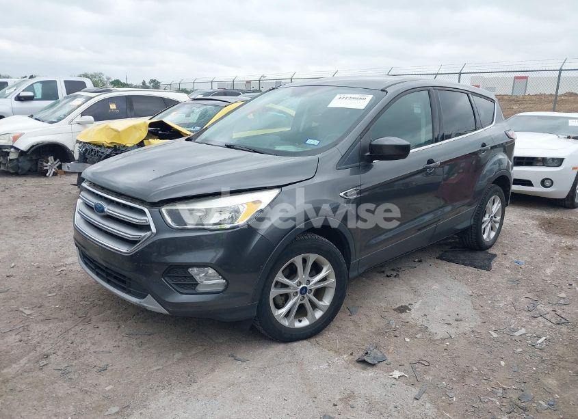 Photo 2 of 2017 Ford Escape SE (VIN 1FMCU0GD2HUA52739)
