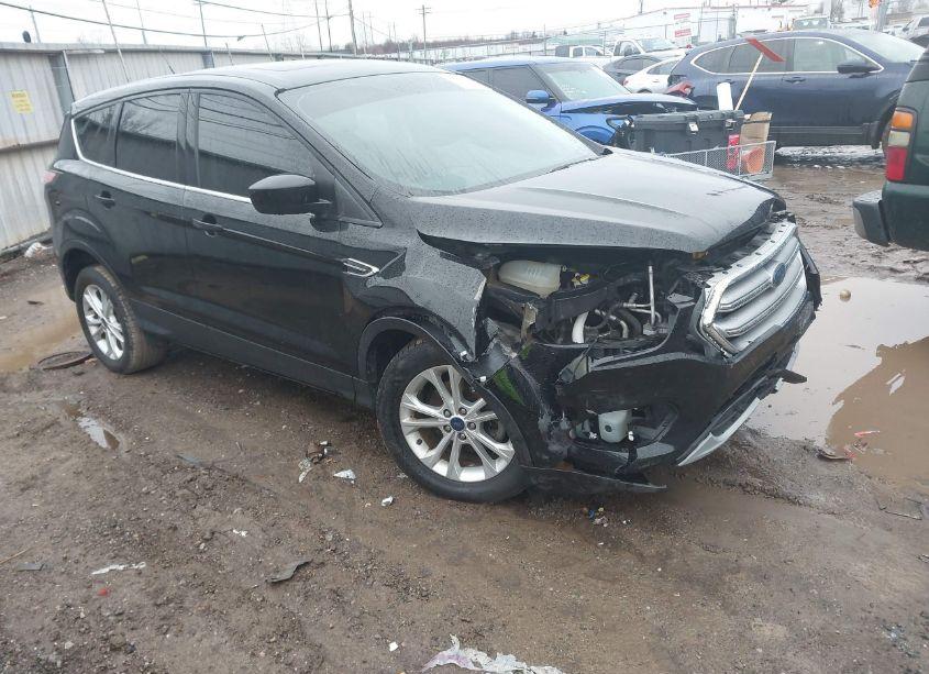 2017 Ford Escape SE (VIN 1FMCU0GD2HUB14592) main photo