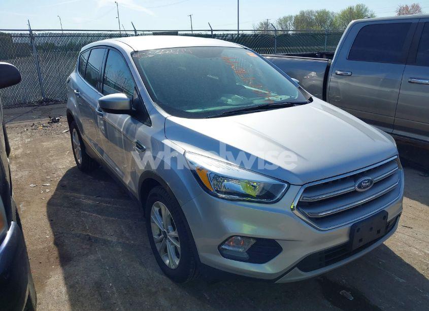 2017 Ford Escape SE (VIN 1FMCU0GD2HUB57992) main photo
