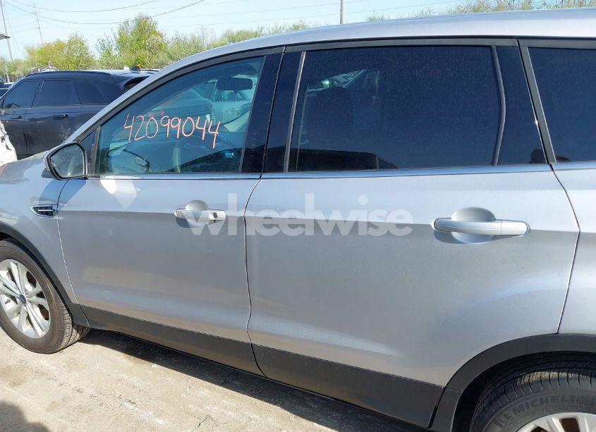 Photo 14 of 2017 Ford Escape SE (VIN 1FMCU0GD2HUB57992)