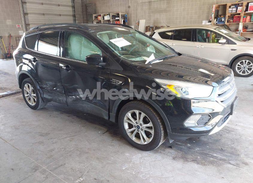 2017 Ford Escape SE (VIN 1FMCU0GD2HUB99305) main photo