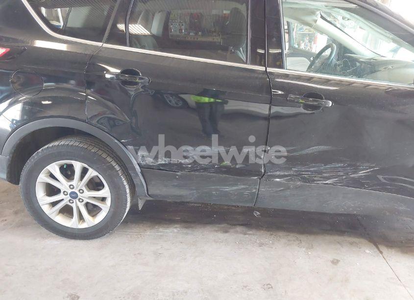 Photo 6 of 2017 Ford Escape SE (VIN 1FMCU0GD2HUB99305)