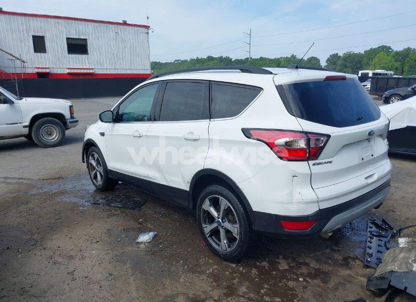 Photo 3 of 2017 Ford Escape SE (VIN 1FMCU0GD2HUC20055)