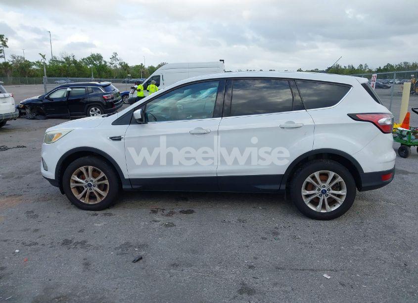 Photo 15 of 2017 Ford Escape SE (VIN 1FMCU0GD2HUD05137)