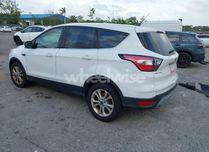 Photo 3 of 2017 Ford Escape SE (VIN 1FMCU0GD2HUD05137)