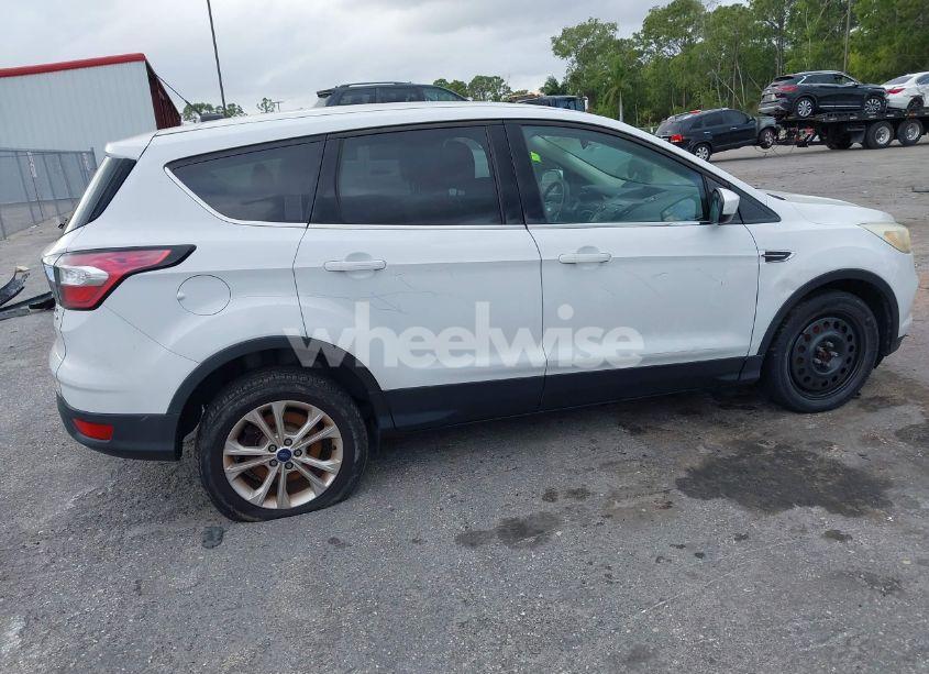 Photo 6 of 2017 Ford Escape SE (VIN 1FMCU0GD2HUD05137)