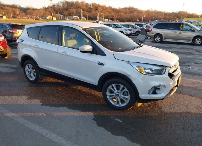 2017 Ford Escape SE (VIN 1FMCU0GD2HUE23639) main photo