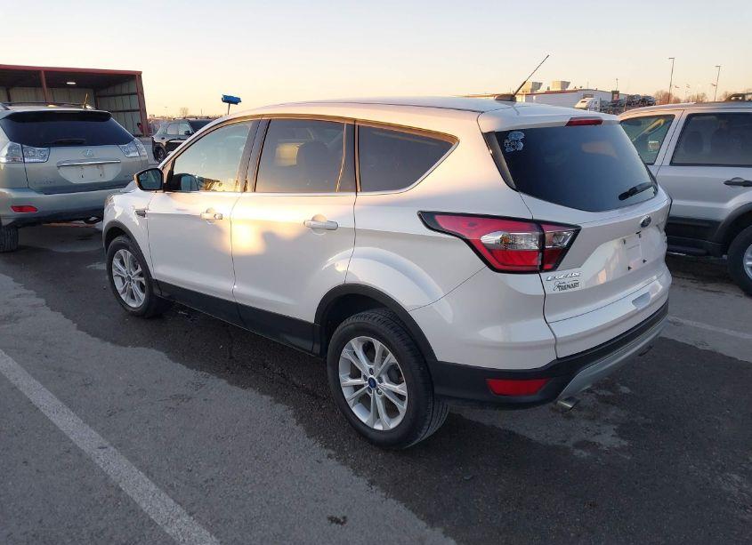 Photo 3 of 2017 Ford Escape SE (VIN 1FMCU0GD2HUE23639)