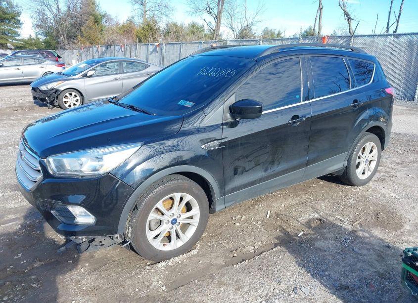 Photo 2 of 2018 Ford Escape SE (VIN 1FMCU0GD2JUA15549)